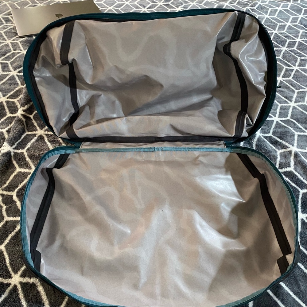 Selling my Patagonia 3 set waterproof sold together!! Great for traveling. - Picture 2 of 14